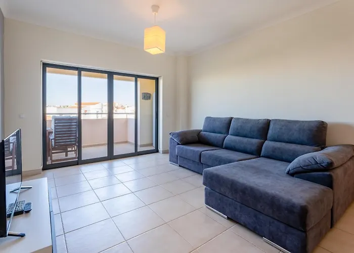 Modern & Bright 2 Bdr By Lovelystay *