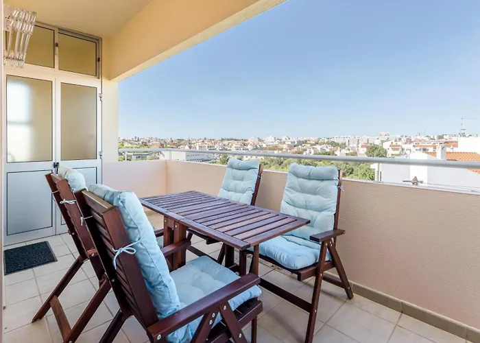 Modern & Bright 2 Bdr By Lovelystay Apartment