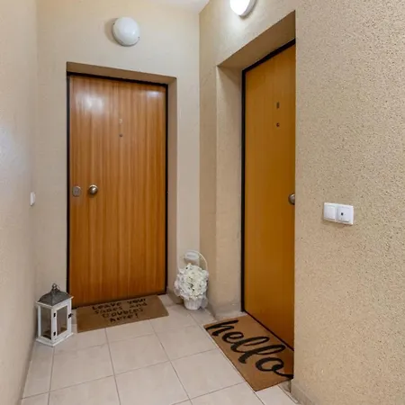 Apartman Modern & Bright 2 Bdr By Lovelystay