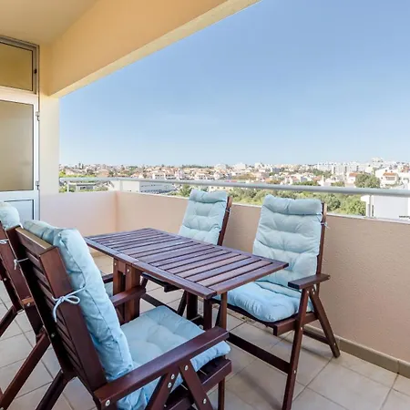 Modern & Bright 2 Bdr By Lovelystay Apartmán